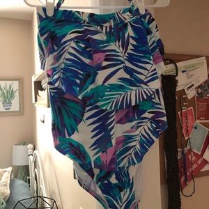 Tiered front bathing suit with removable strap